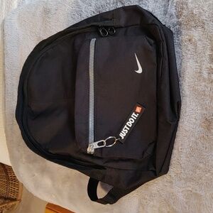 🌸Host Pick🌸💚Black & Silver Nike Compact Backpack